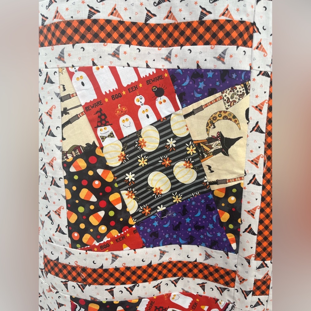 61x96 Halloween Themed in Square Quilt Patterned Fabric. - Picture 4 of 10